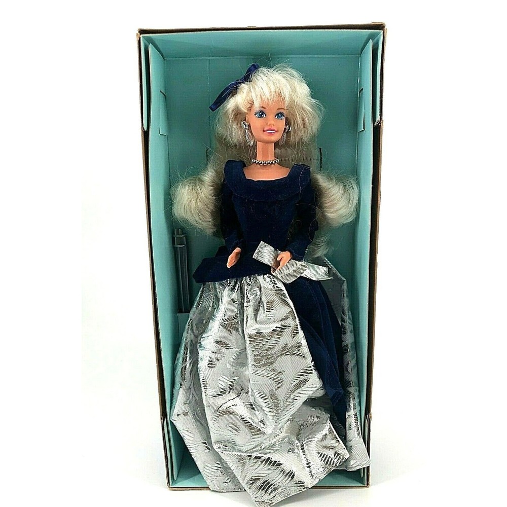 VTG AVON EXCLUSIVE SPECIAL EDITION WINTER VELVET BARBIE First IN A SERIES NRFB
